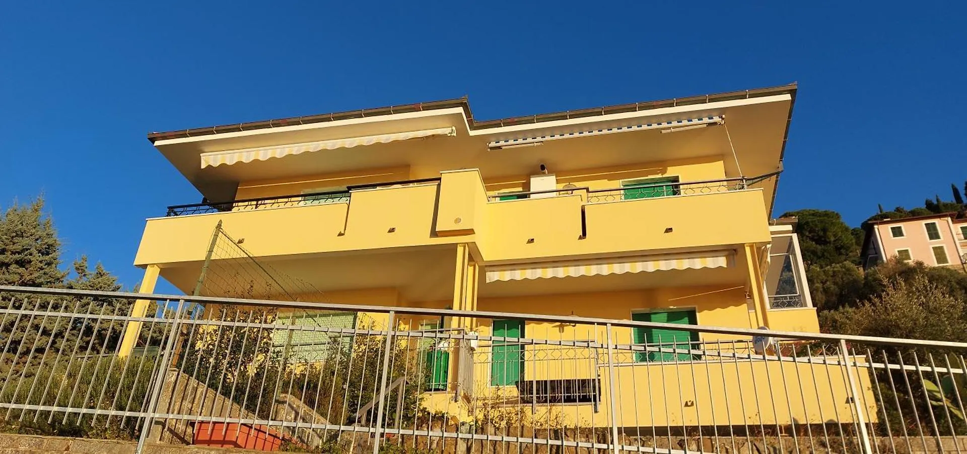 Apartment Appartamenti Enrica With Amazing View Moneglia Italy