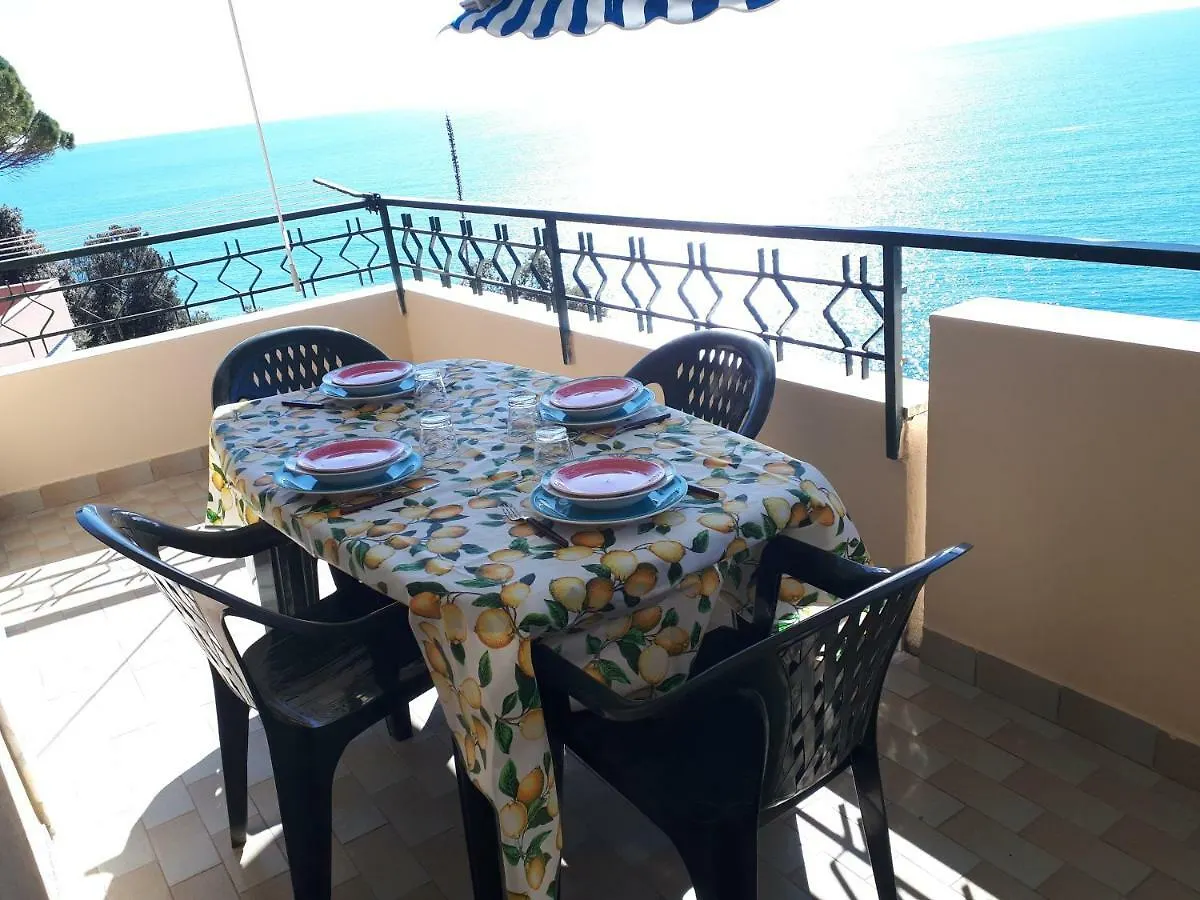 Apartment Appartamenti Enrica With Amazing View Moneglia Italy